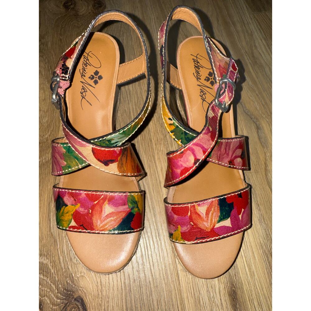 Patricia Nash floral wedge sandals - size 6 - A-U5 - Picture 3 of 10